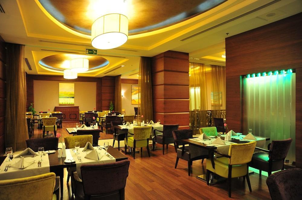 Crowne Plaza Al Khobar By Ihg Ξενοδοχείο Εξωτερικό φωτογραφία The restaurant