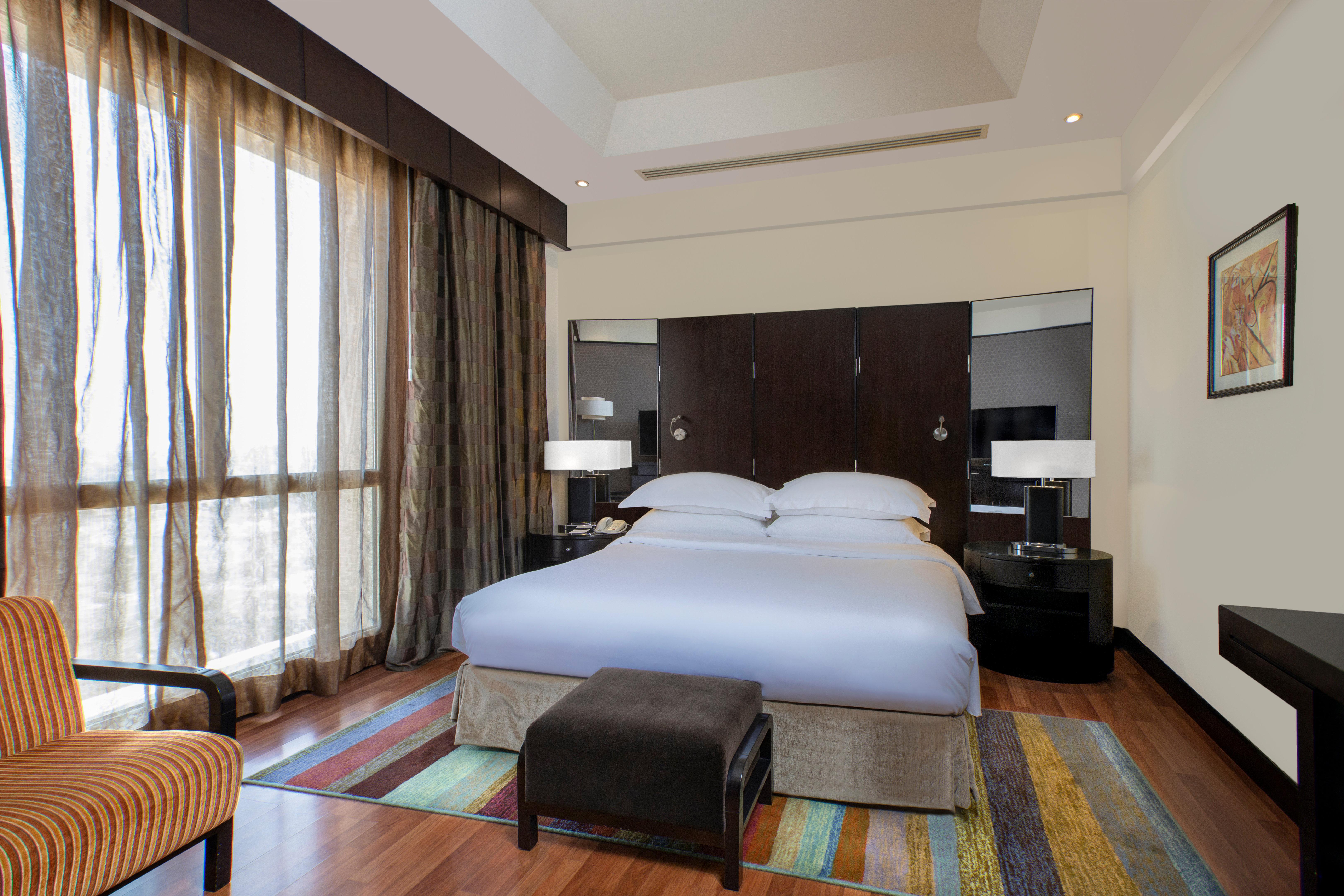Crowne Plaza Al Khobar By Ihg Ξενοδοχείο Εξωτερικό φωτογραφία A bedroom at the hotel
