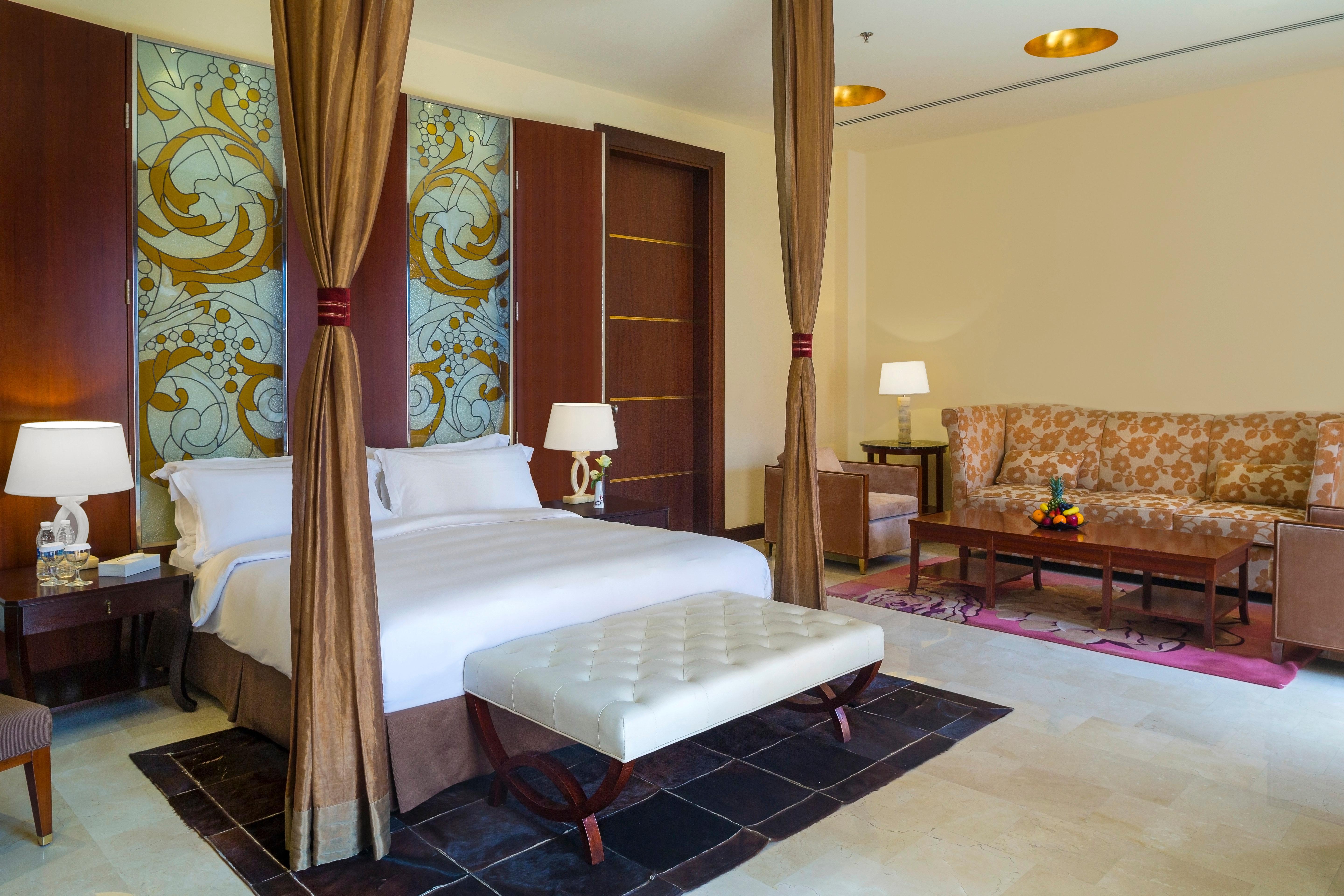 Crowne Plaza Al Khobar By Ihg Ξενοδοχείο Εξωτερικό φωτογραφία A bedroom at the Ritz-Carlton, DIFC
