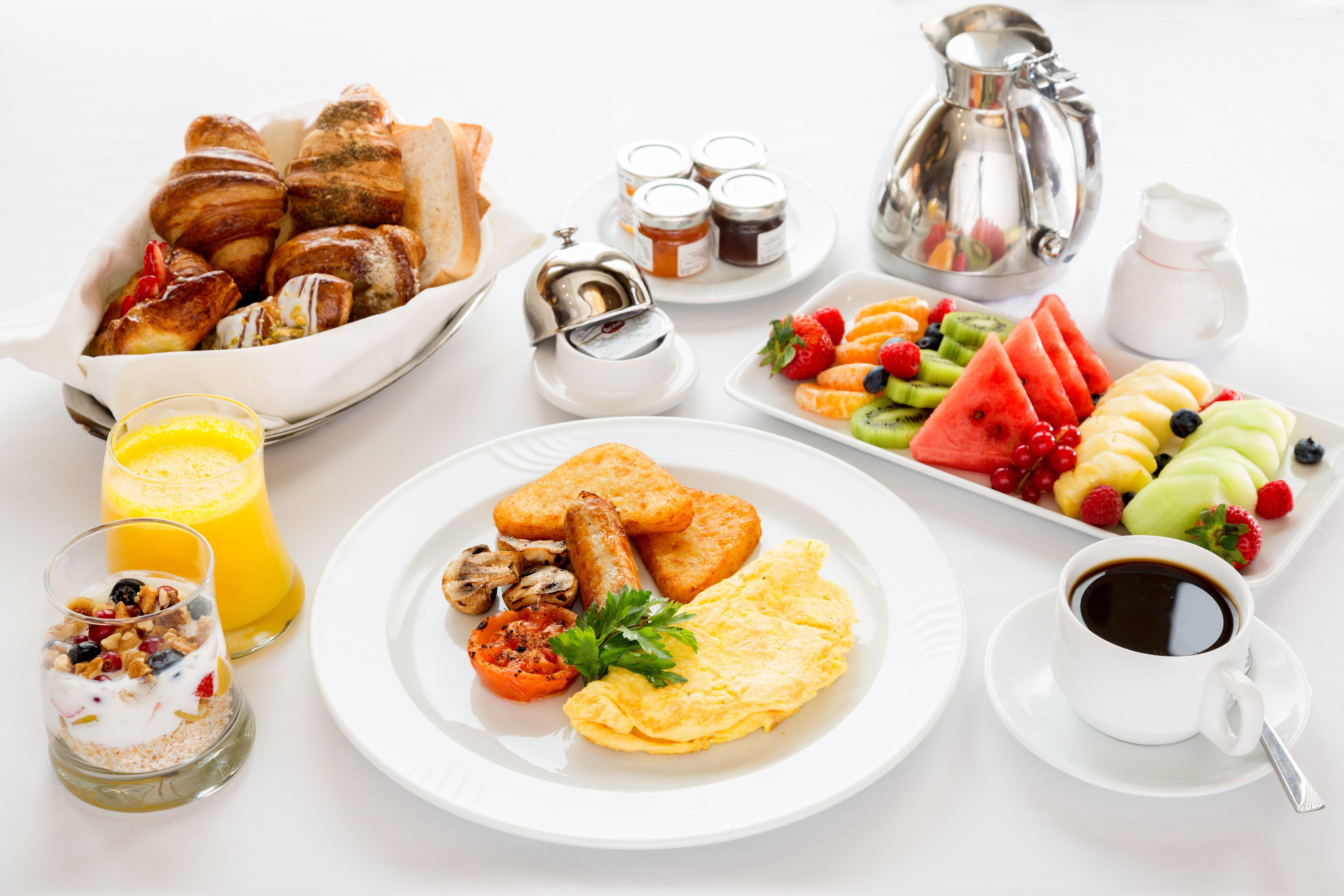 Crowne Plaza Al Khobar By Ihg Ξενοδοχείο Εξωτερικό φωτογραφία A typical breakfast