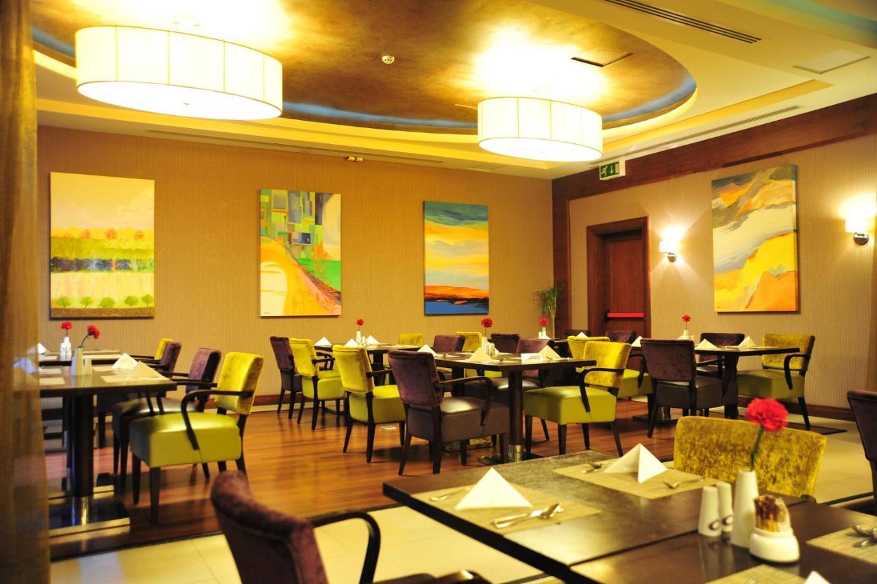 Crowne Plaza Al Khobar By Ihg Ξενοδοχείο Εξωτερικό φωτογραφία The interior of the restaurant