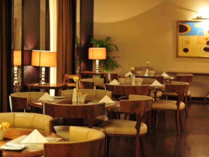 Crowne Plaza Al Khobar By Ihg Ξενοδοχείο Εξωτερικό φωτογραφία The interior of the restaurant